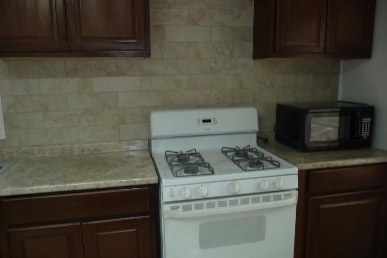 319 E Ridge Rd - Photo 3 of 29