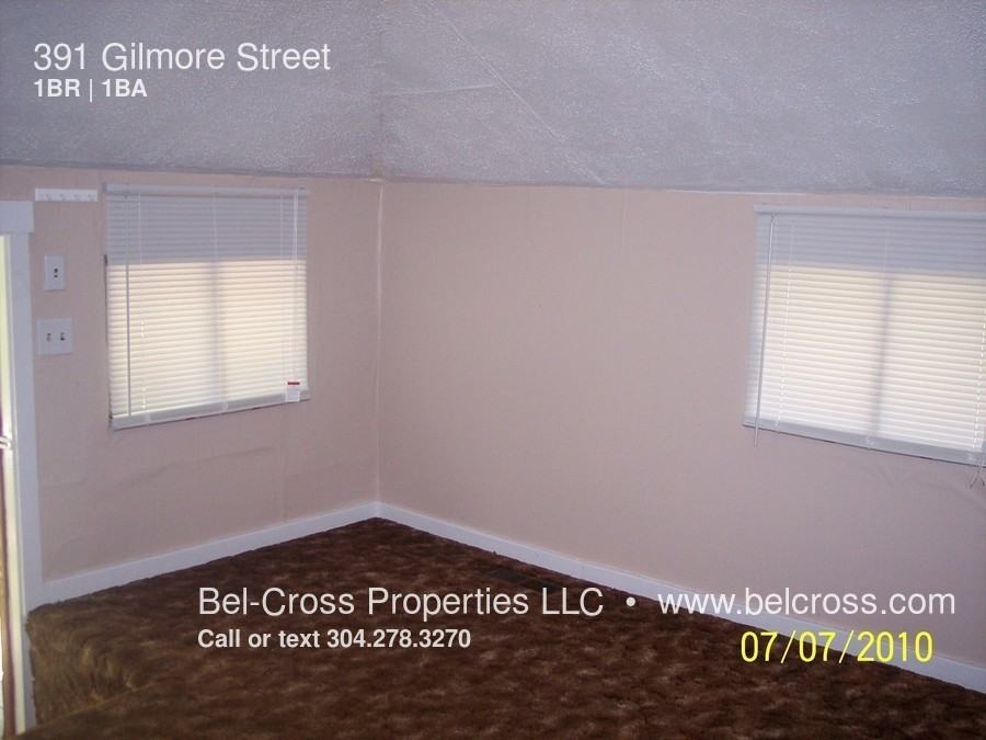 391 Gilmore St - Photo 2 of 7