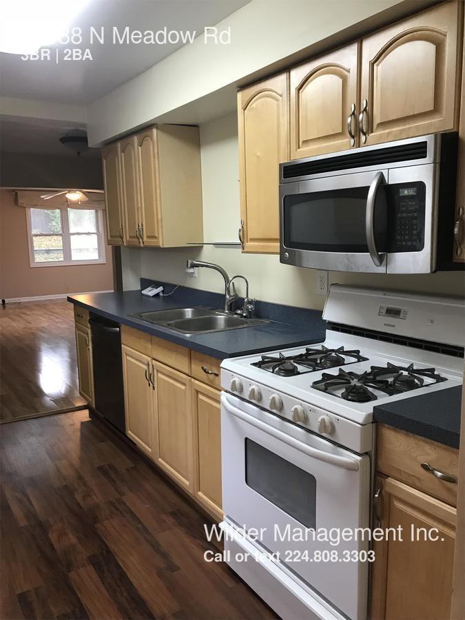 32988 N Meadow Rd - Photo 2 of 11