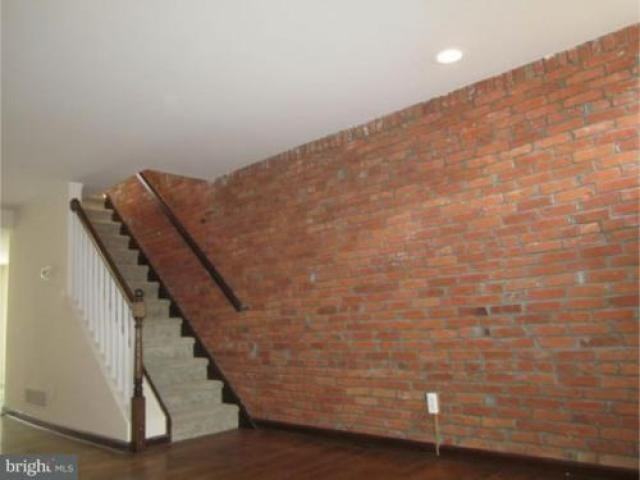 1020 McDowell Ct - Photo 3 of 6