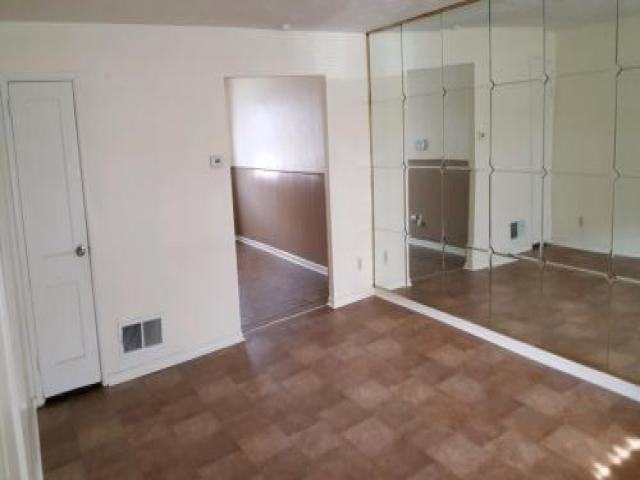 2615 N Heald St - Photo 2 of 6