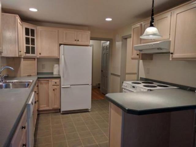 98 Pleasant St - Photo 3 of 6