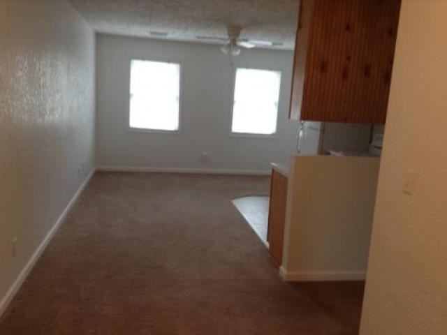 125 Edgewater Dr - Photo 2 of 6