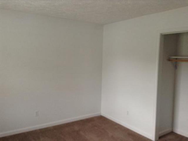 125 Edgewater Dr - Photo 3 of 6