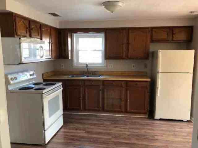 2144 E Riverside Dr - Photo 3 of 6