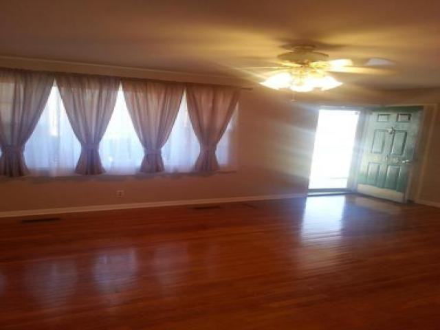 306 Isaac Dr - Photo 2 of 6