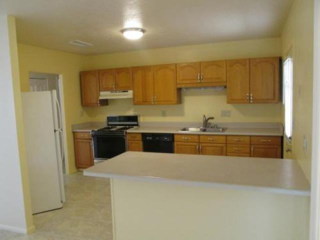 121 W 11th St - Photo 3 of 6