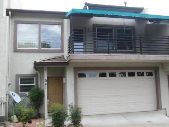 961 Rolling Green Rd - Photo 2 of 6