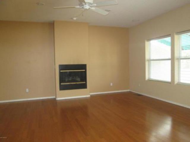 961 Rolling Green Rd - Photo 3 of 6