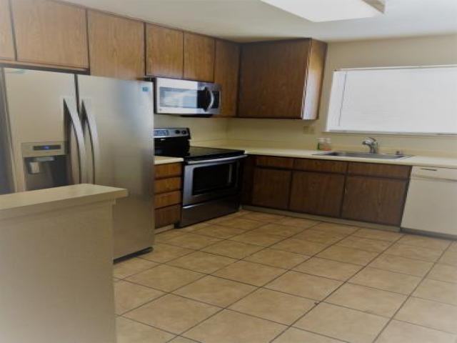 1545 Four Oaks Cir - Photo 2 of 6