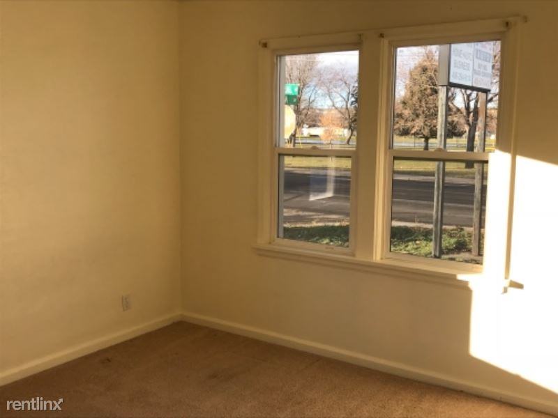 820 Central Ave - Photo 3 of 11
