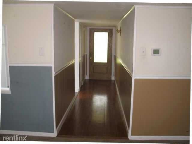 611 Hillcrest St - Photo 2 of 6