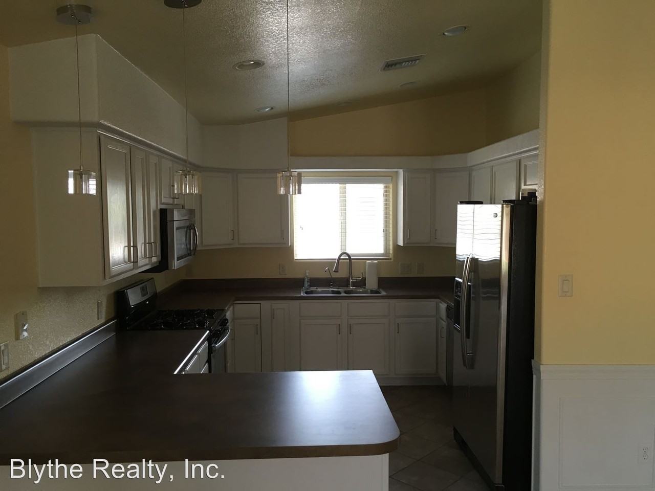 11556 E 25th St - Photo 2 of 10