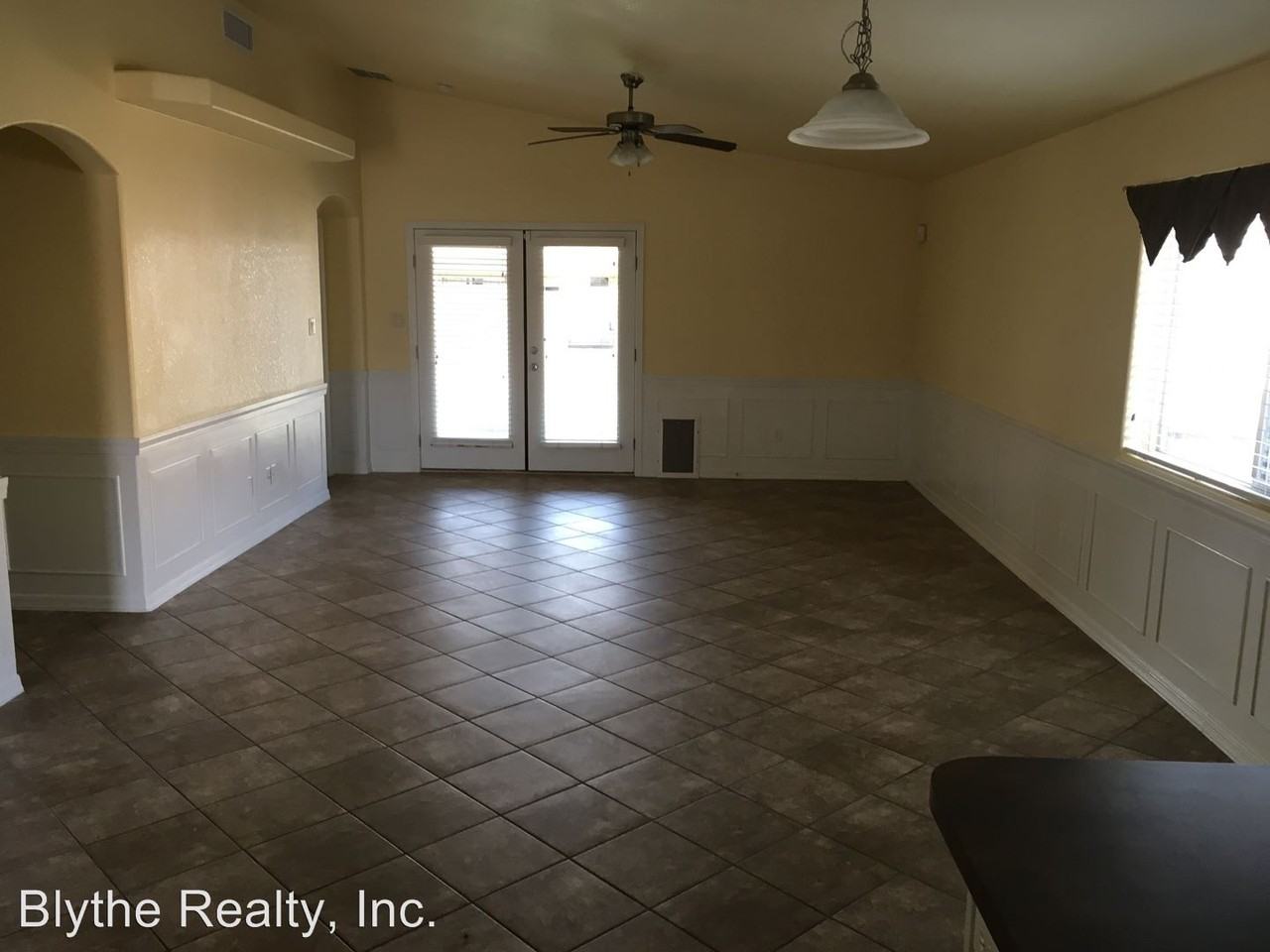 11556 E 25th St - Photo 3 of 10