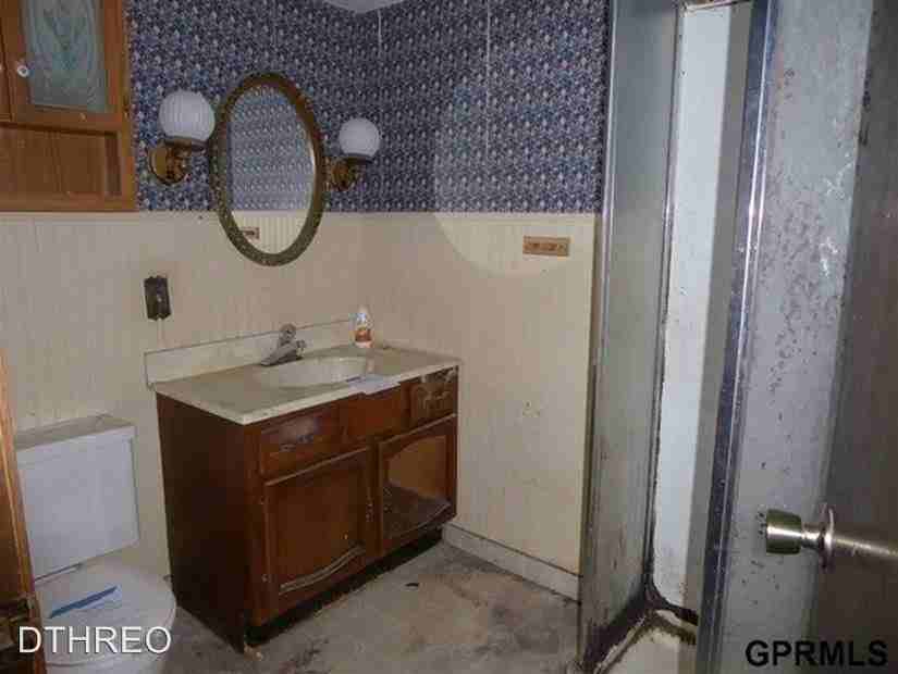 185 N 8th St - Photo 2 of 5