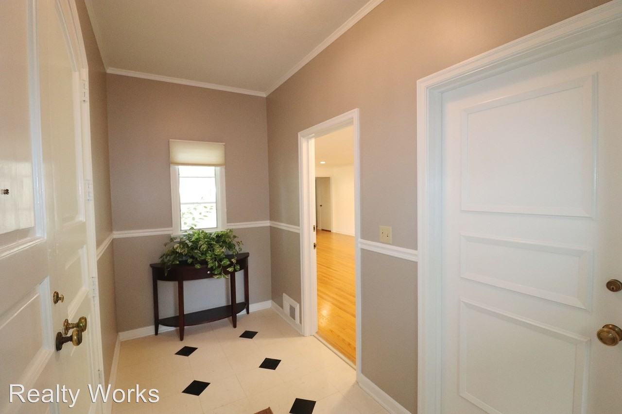 3802 Pace Blvd - Photo 2 of 12