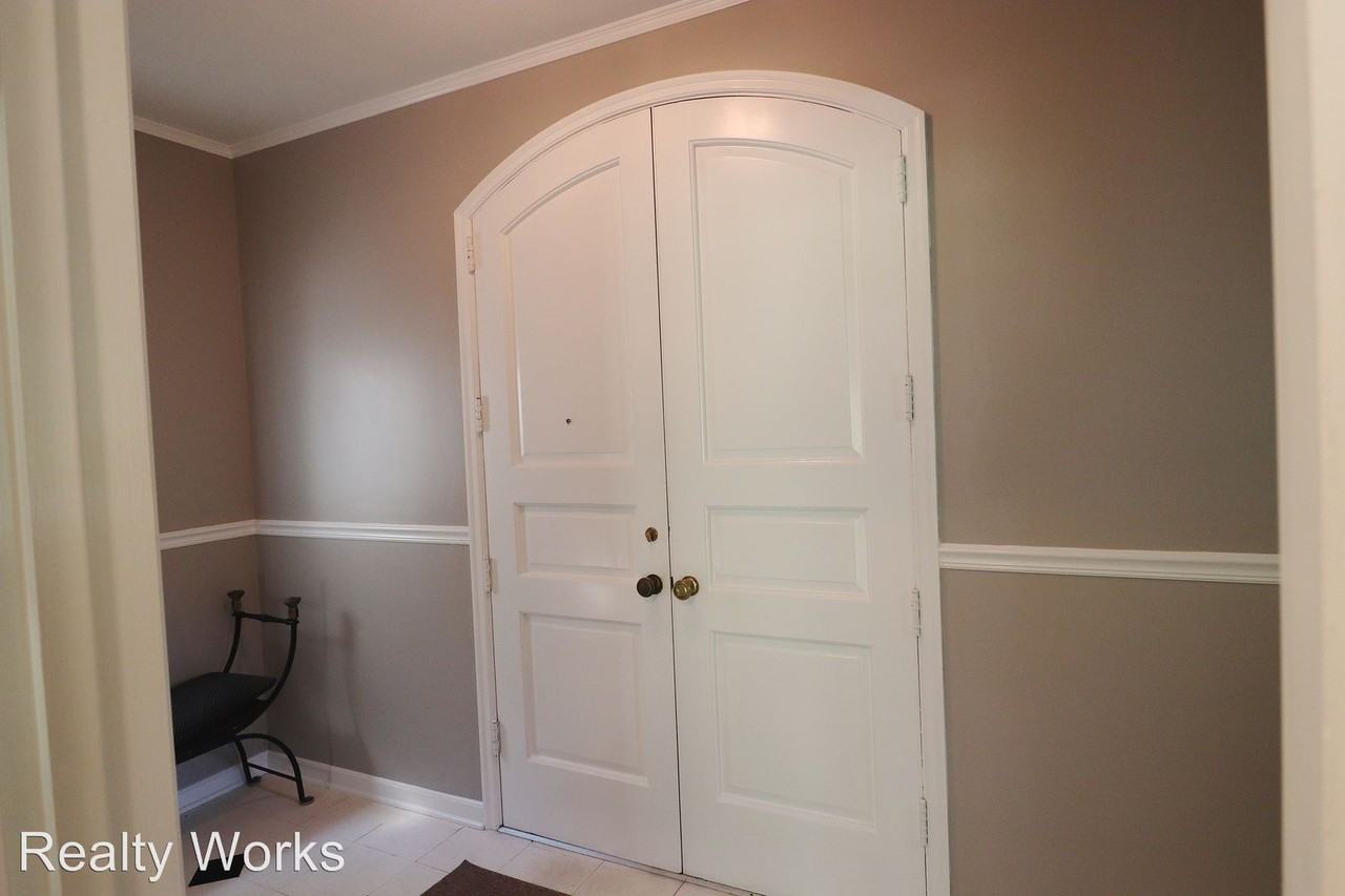 3802 Pace Blvd - Photo 3 of 12