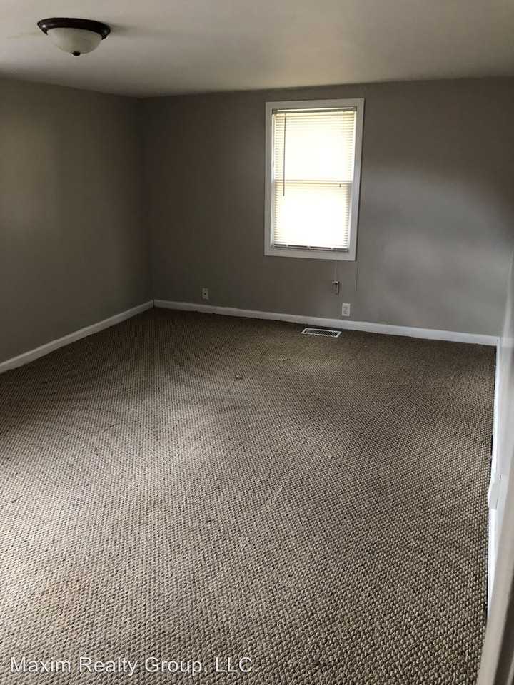 4214 S 36th St - Photo 2 of 12