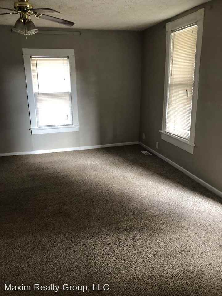 4214 S 36th St - Photo 3 of 12