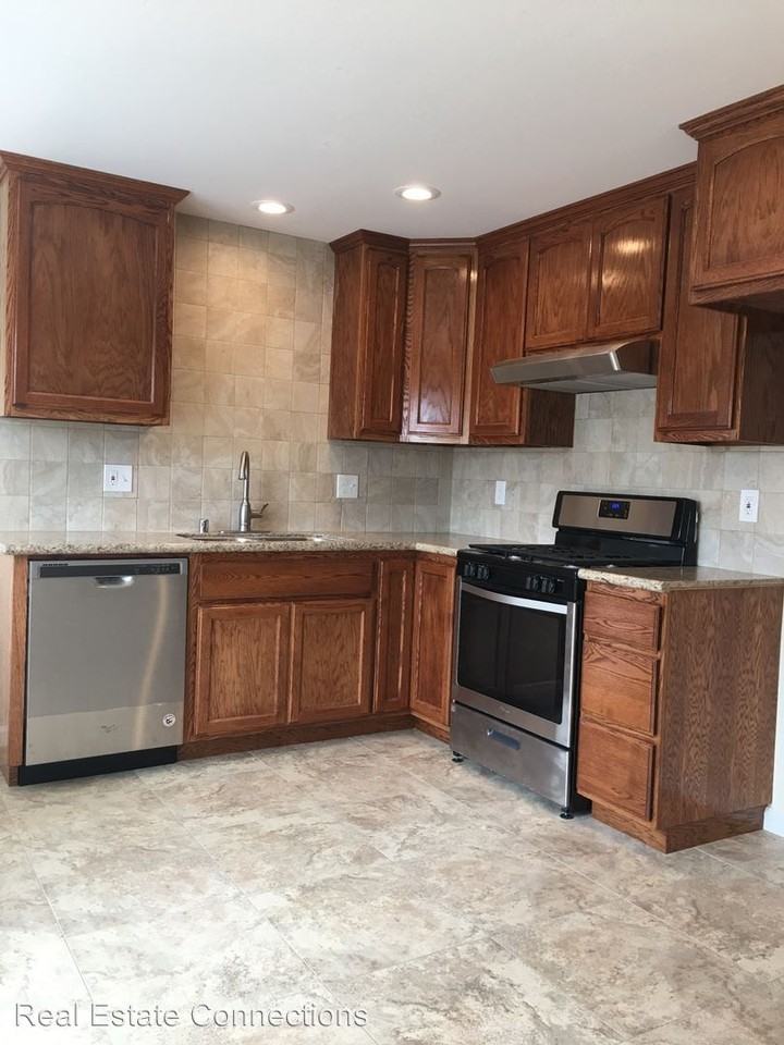 1401 Tourney Dr - Photo 2 of 4