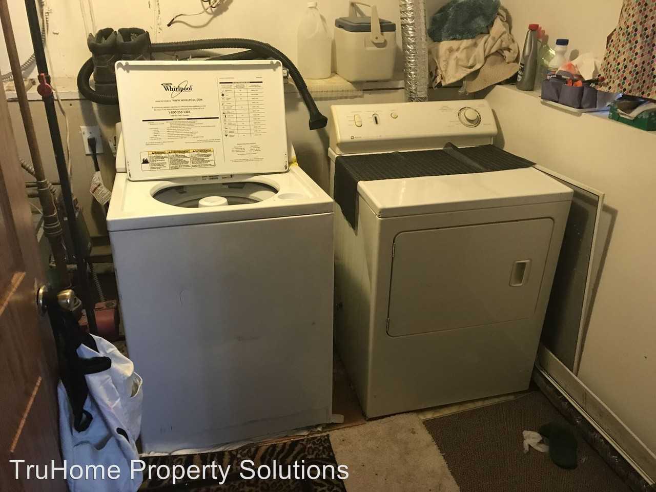 916 3rd Ave NE - Photo 2 of 13