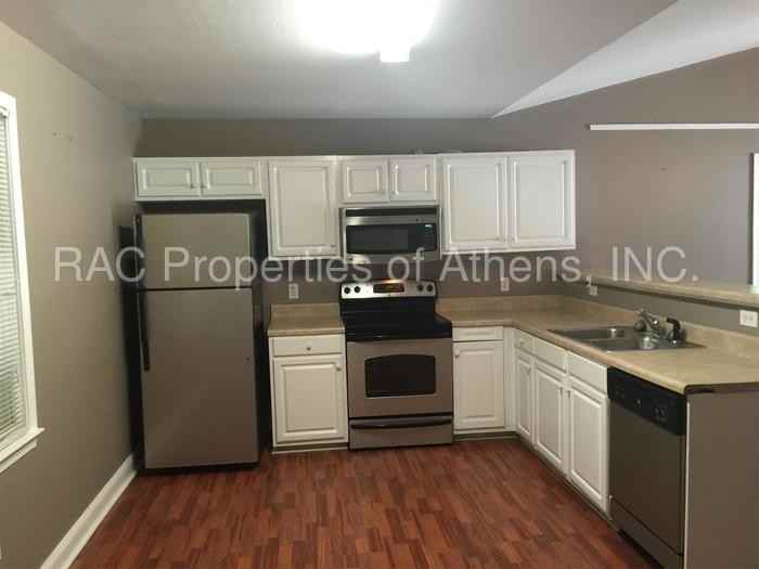 100 Fair Oaks Dr - Photo 3 of 7