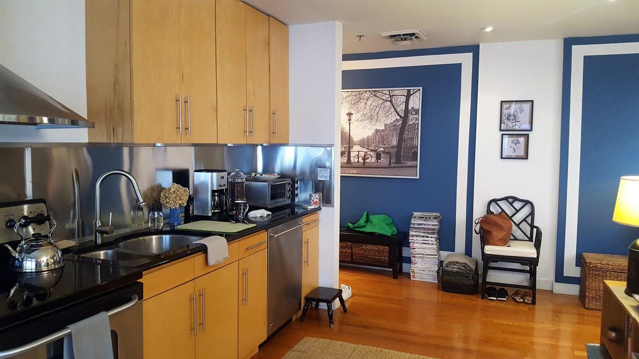 Delong Building - Photo 2 of 8