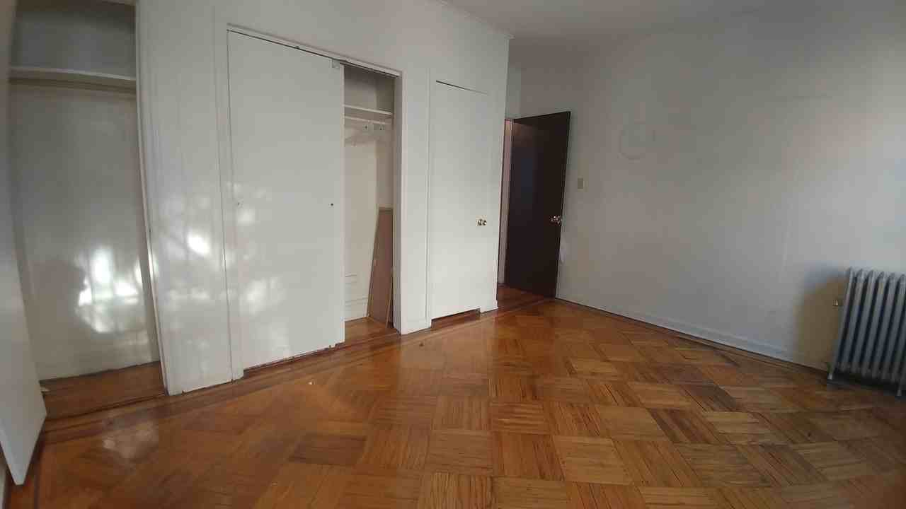 42nd St & 9th Ave #2r - Photo 2 of 8