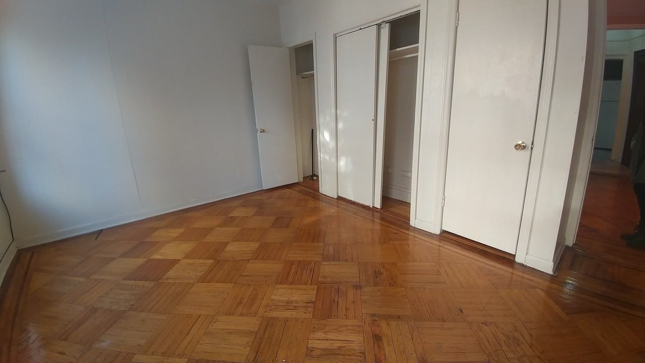 42nd St & 9th Ave #2r - Photo 3 of 8