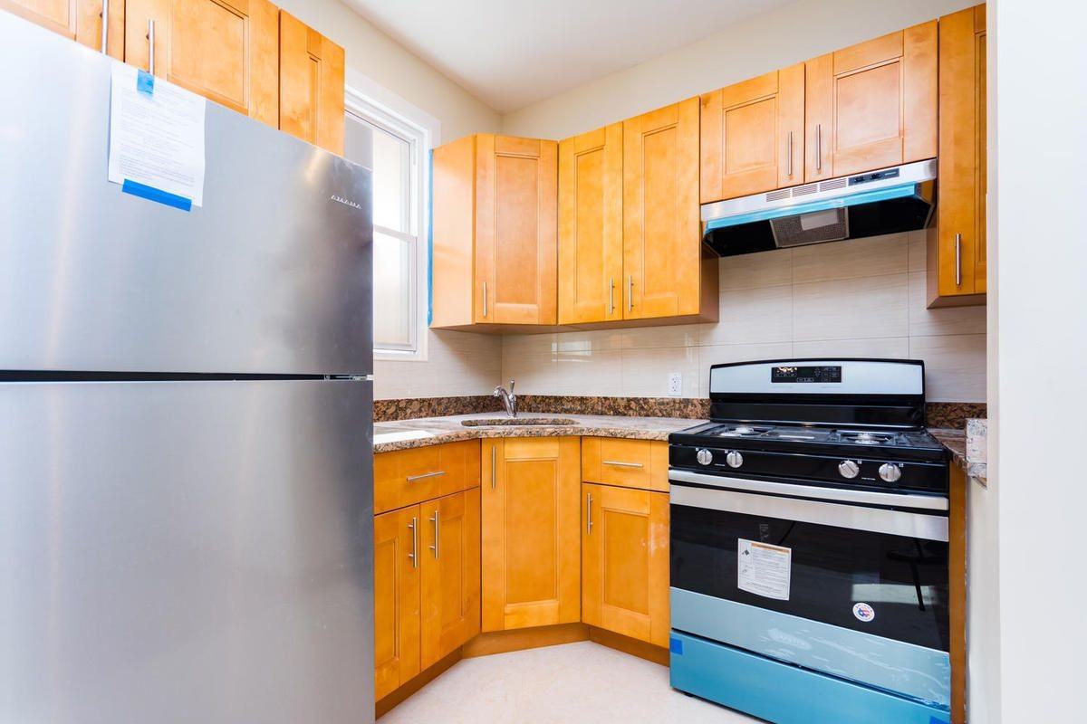 1703 White Plains Road - Photo 2 of 8