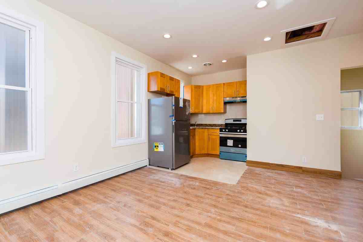 1703 White Plains Road - Photo 3 of 8