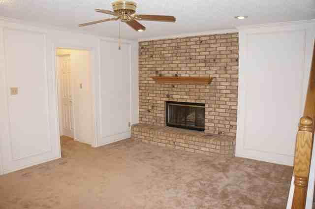 1807 Evergreen Ct - Photo 2 of 7