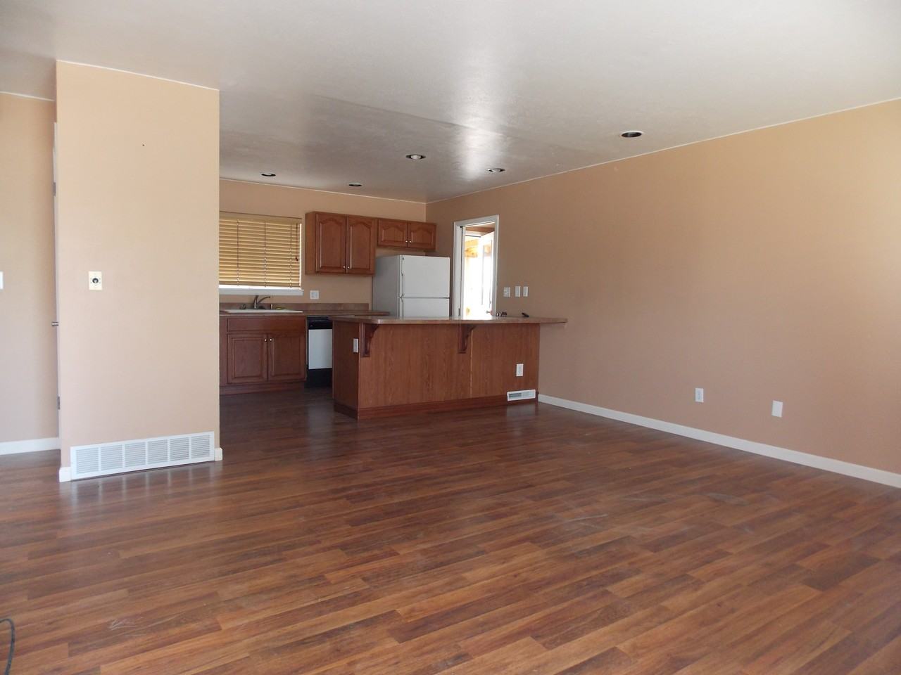 3406 Devonshire Ln - Photo 3 of 10