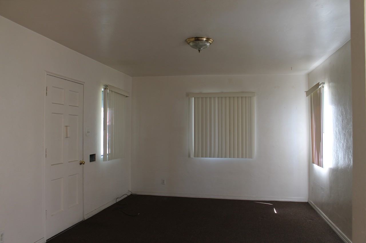 1509 W 21st St - Photo 2 of 22