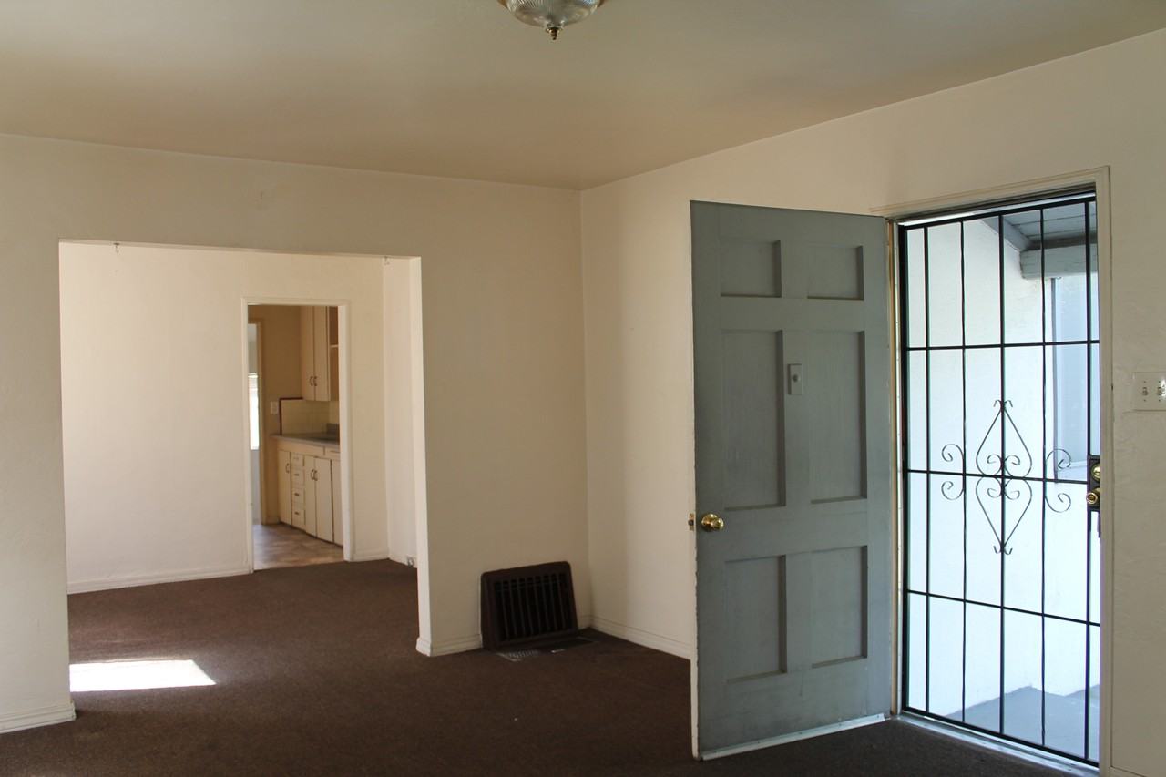 1509 W 21st St - Photo 3 of 22