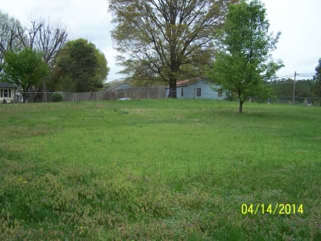 903 N Main St - Photo 3 of 11