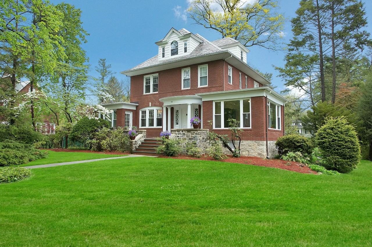 35 Montgomery Cir - Photo 2 of 26