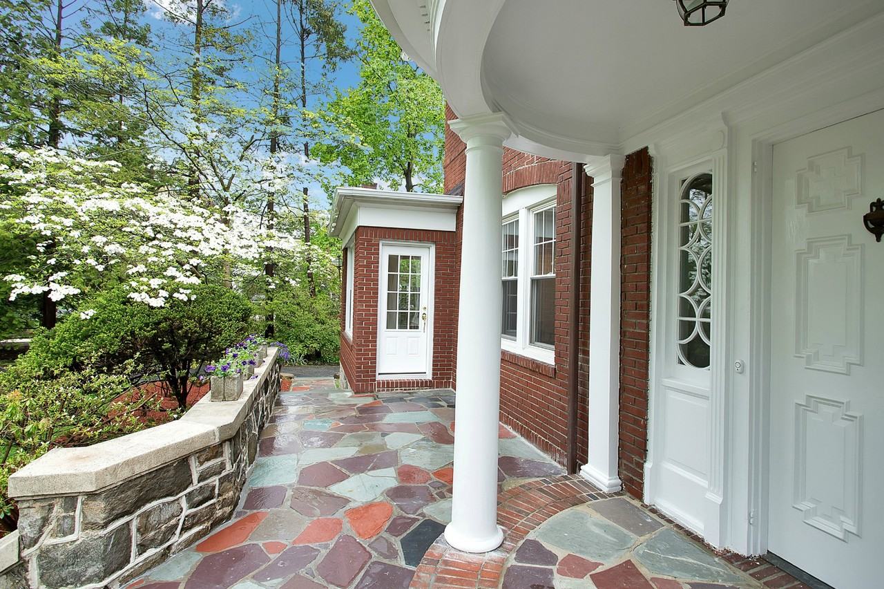 35 Montgomery Cir - Photo 3 of 26