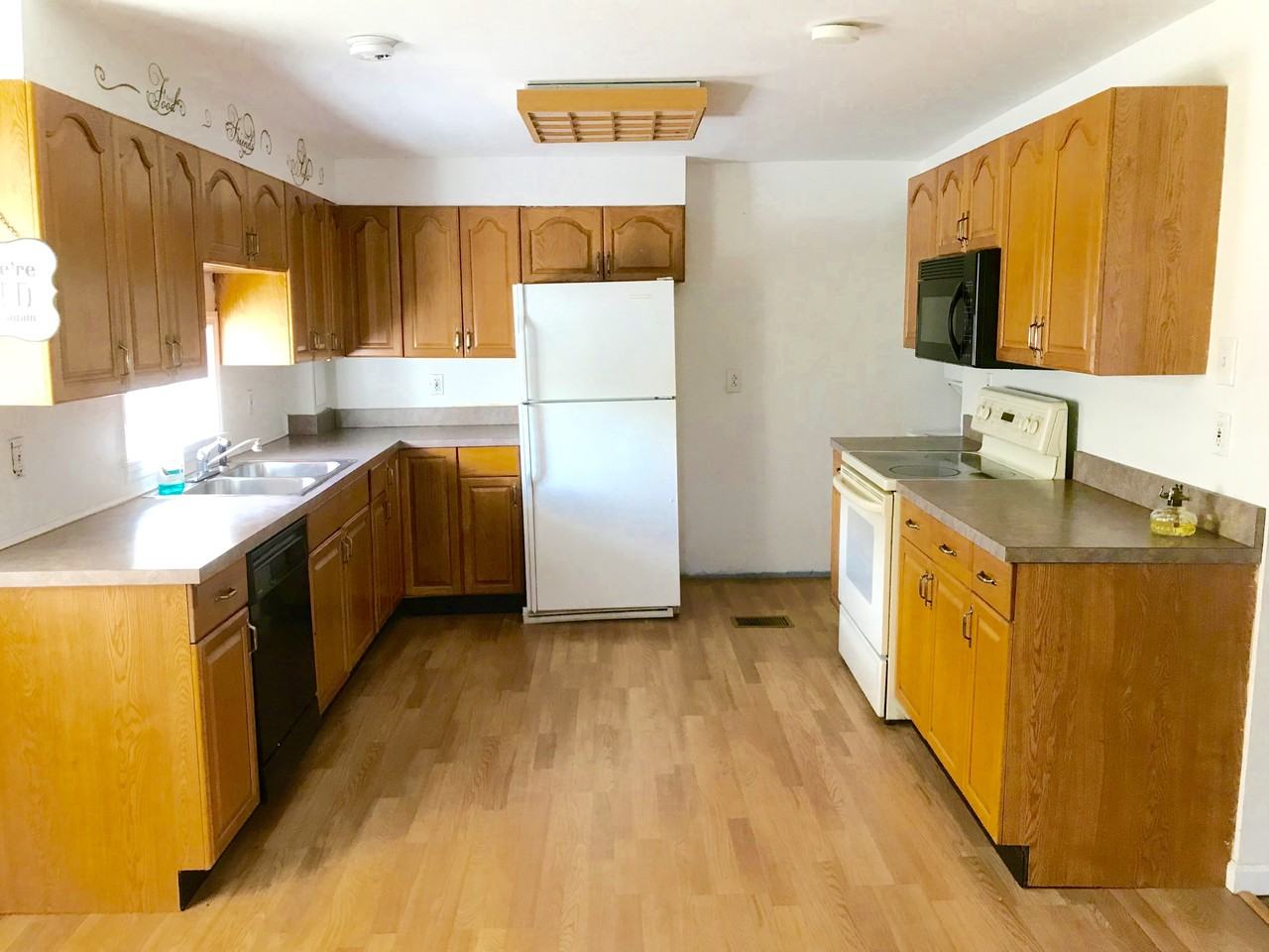 52 Montrose Station Rd - Photo 3 of 5