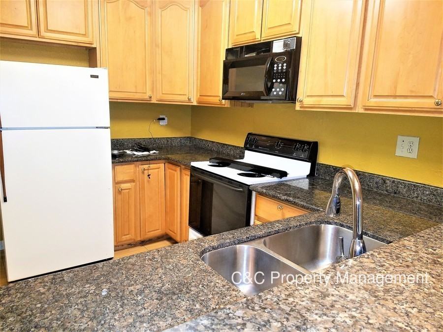 1678 River Birch Ct - Photo 2 of 5