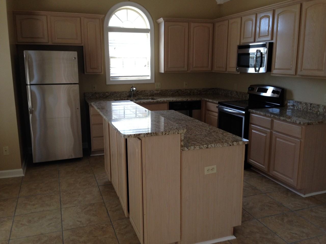 7428 Crystal Lake Dr - Photo 2 of 17