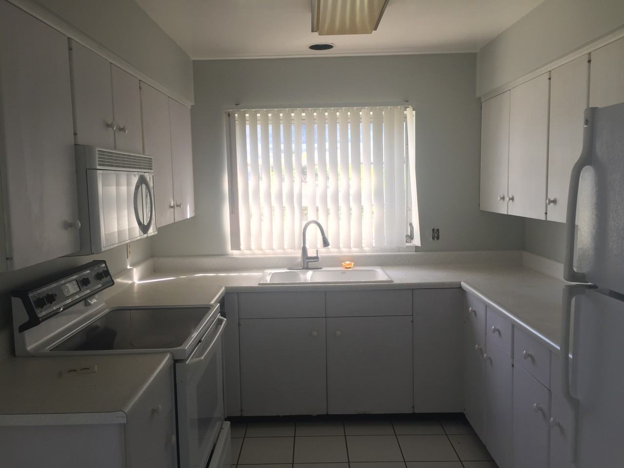 2422 Gulf Gate Dr - Photo 3 of 12