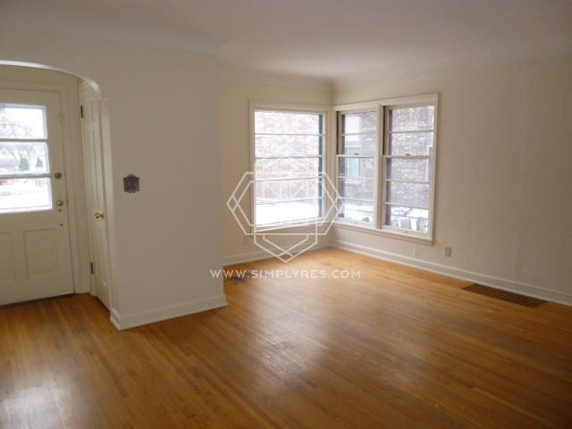 4440 Minnehaha Ave - Photo 2 of 6