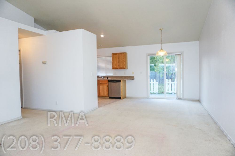 10795 W Susan St - Photo 2 of 13