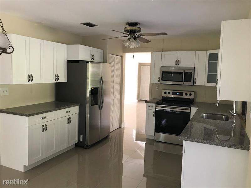 11033 NW 19th St - Photo 2 of 14