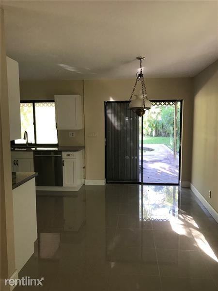 11033 NW 19th St - Photo 3 of 14