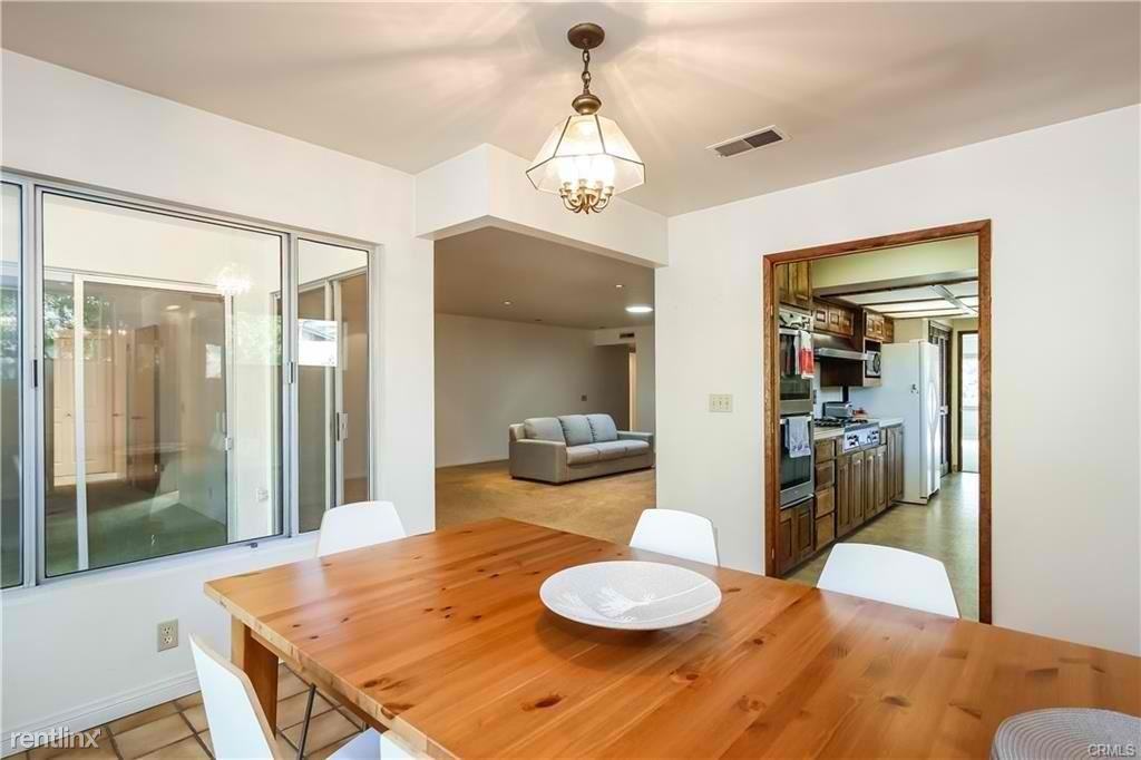 947 9th St - Photo 3 of 37