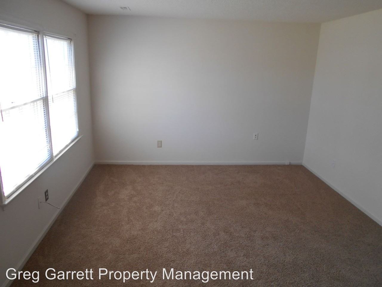 302 Colony Rd - Photo 2 of 12