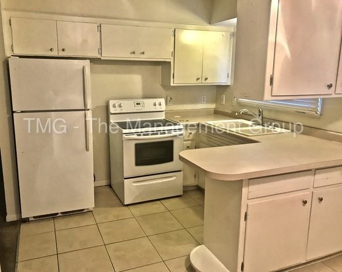 426 S 93rd St - Photo 2 of 6