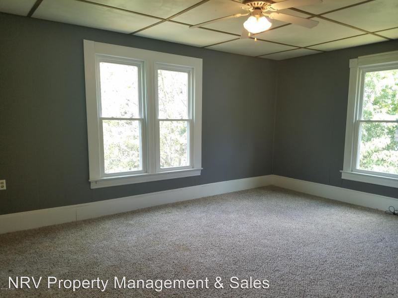 1104 4th St - Photo 3 of 8